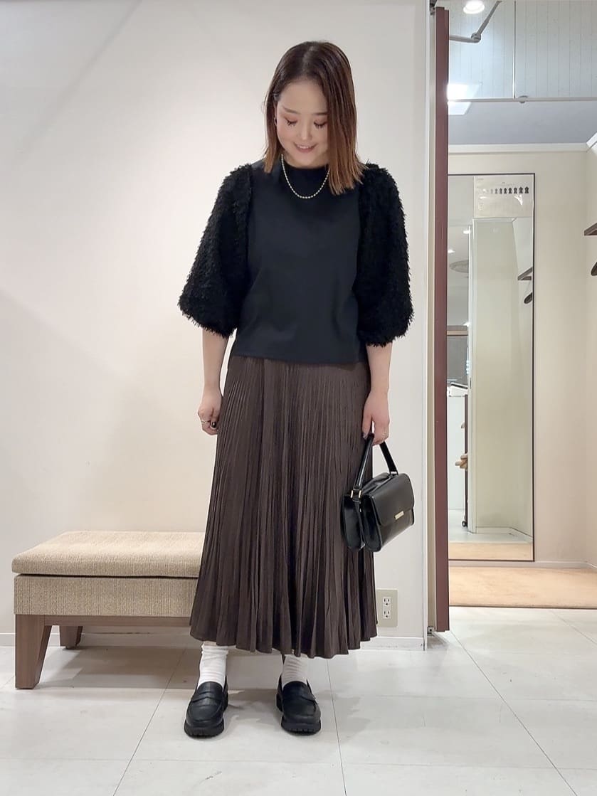 YUIさんの「UNTITLED｜【丸首/Tシャツ風/短丈】シャギースリーブ ポンチカットソー」を使ったコーディネート