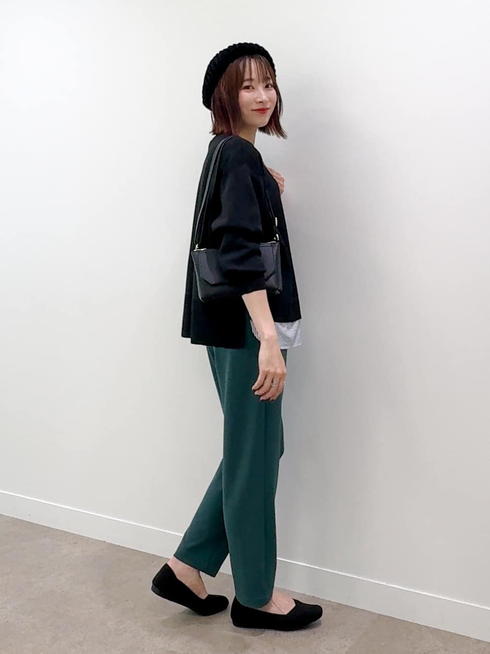 𝐜𝐡𝐢𝐤𝐚さんの「SHOO･LA･RUE｜【S-3L/洗濯後しわになりにくい】スマートに見える イージーテーパードパンツ」を使ったコーディネート