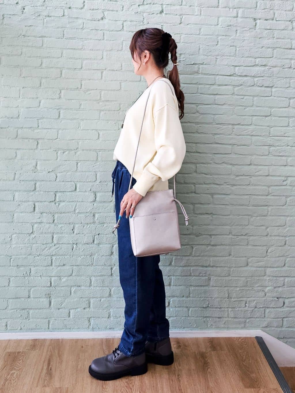 ゆゆさんの「SHOO･LA･RUE｜【洗濯機可/ちくちくしにくい】大人カジュアルを叶える スウェットライクニット」を使ったコーディネート