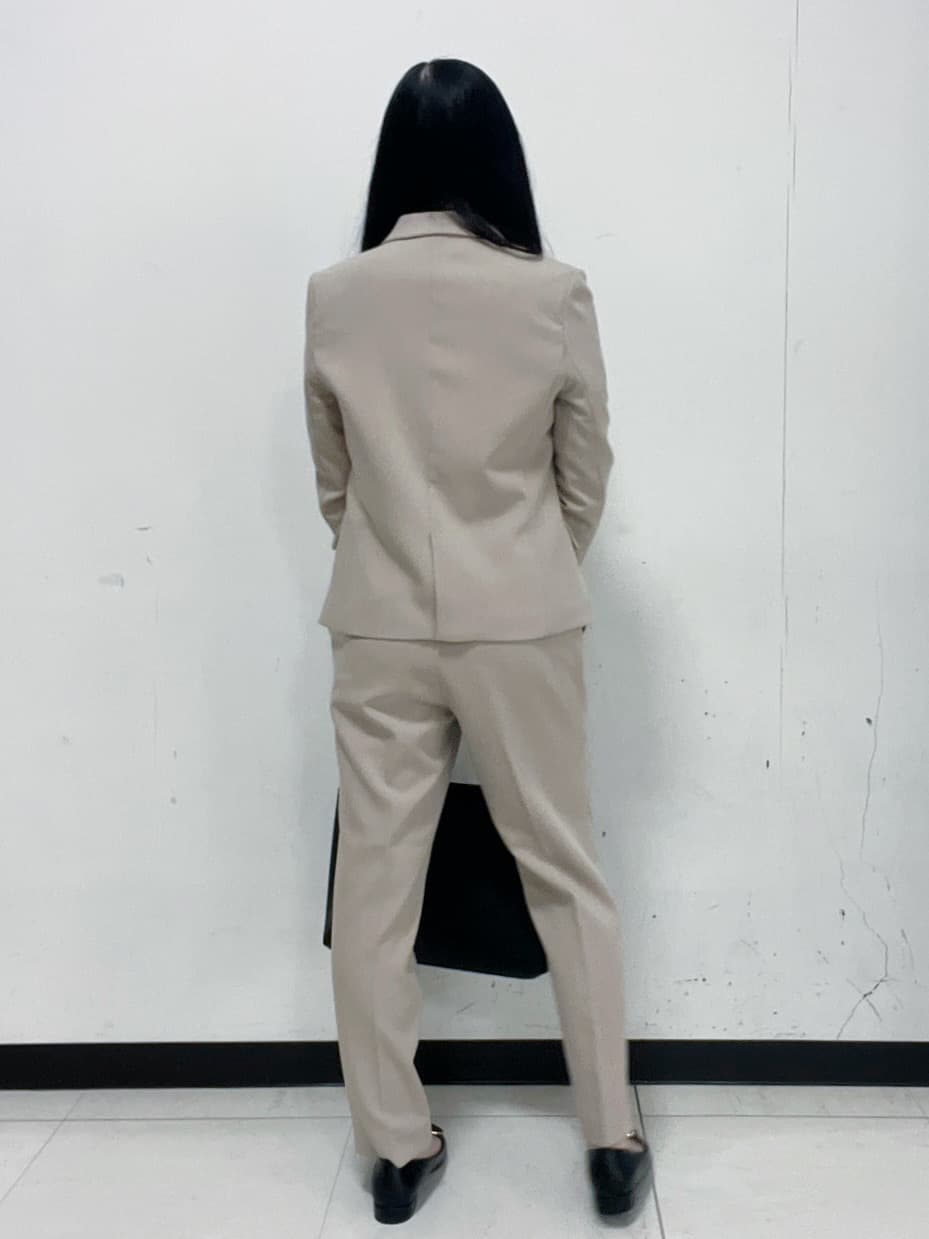 Hitomiさんの「index｜《丈が選べる》ストレッチテーパードパンツ／セットアップ対応【洗濯機OK／防シワ】」を使ったコーディネート