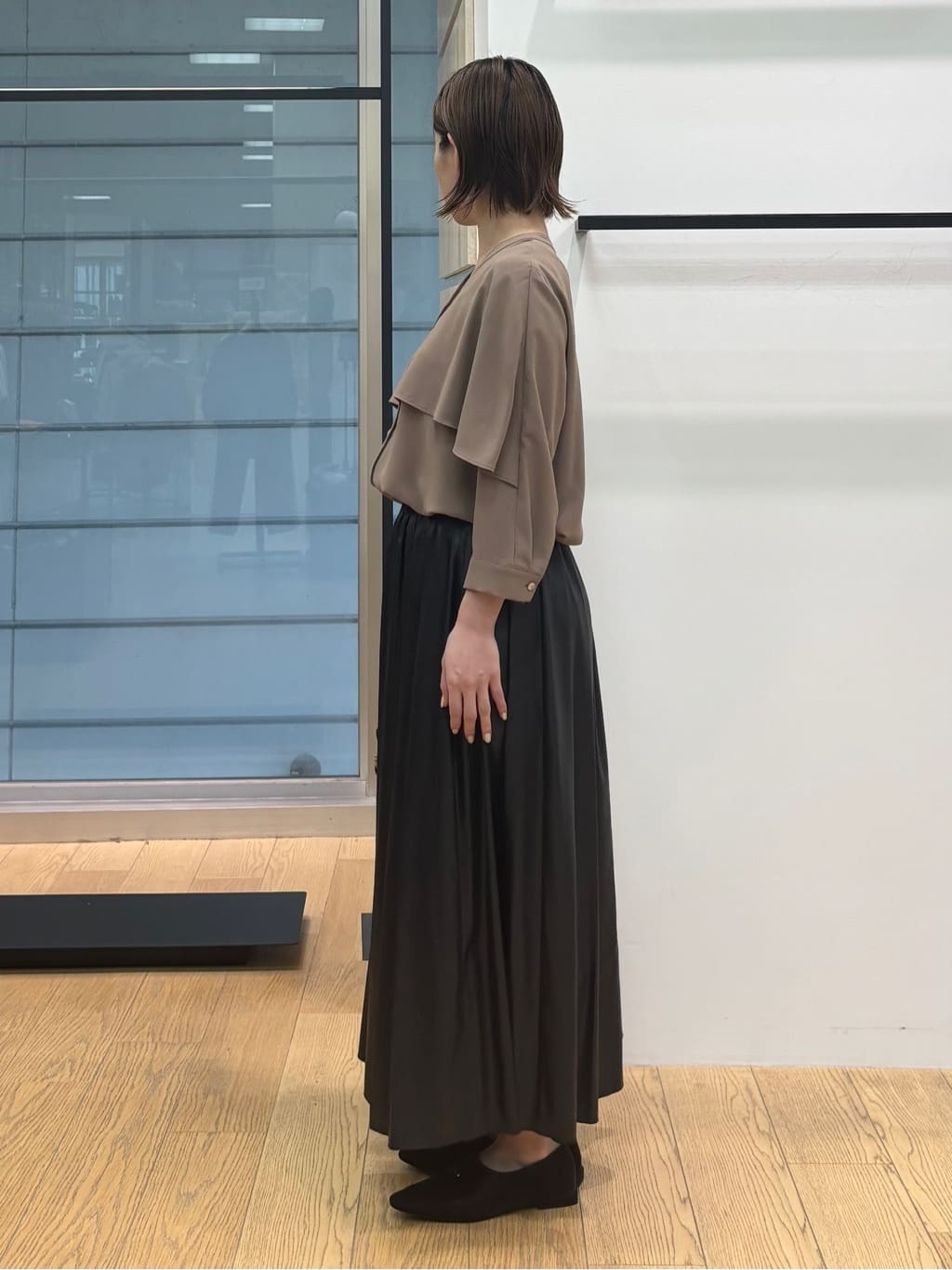 asamiさんの「INDIVI｜【羽織りとしても活躍！】ケープカラーブラウス」を使ったコーディネート