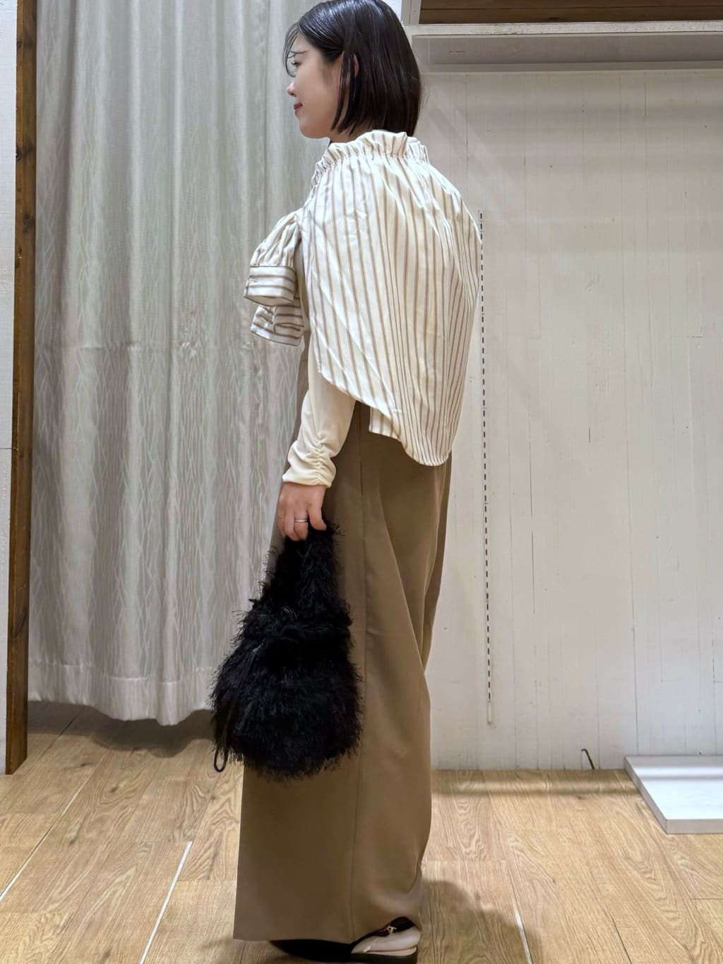 chさんの「THE SHOP TK｜サス付きタックワイドパンツ」を使ったコーディネート