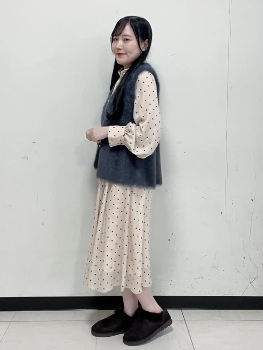 Hitomiさんの「index｜《andGIRL掲載》フェザーペプラムジレ【洗濯機OK／抗ピル】」を使ったコーディネート