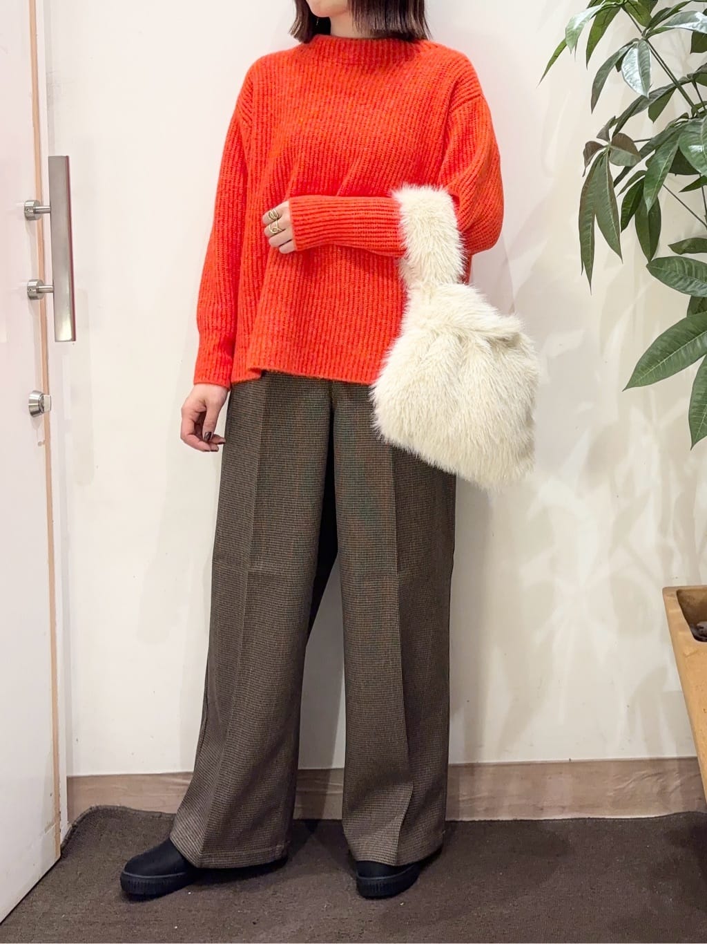 宗形さんの「SHOO･LA･RUE｜ラメ入りファートートバッグ」を使ったコーディネート