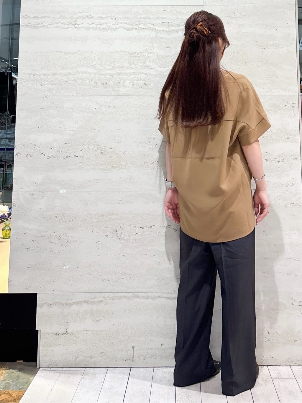 かほさんの「OPAQUE.CLIP｜【抗菌防臭加工／通勤対応可能】デザインバックルポインテッドパンプス」を使ったコーディネート