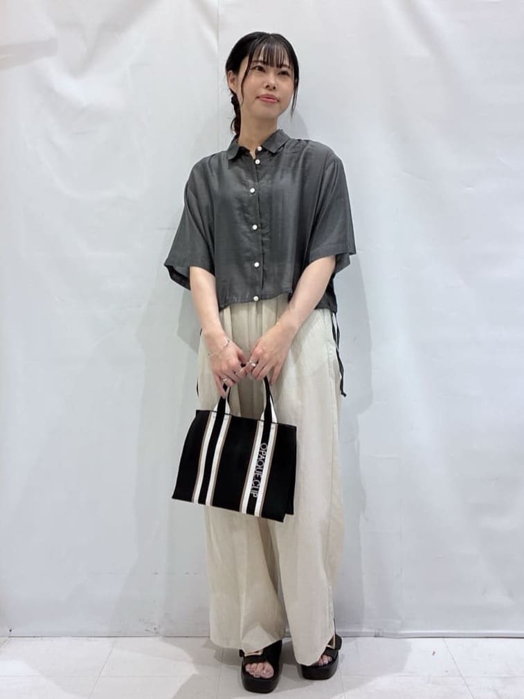 komaさんの「OPAQUE.CLIP｜◆裾ドロストシアーショートシャツ【洗濯機洗い可】」を使ったコーディネート