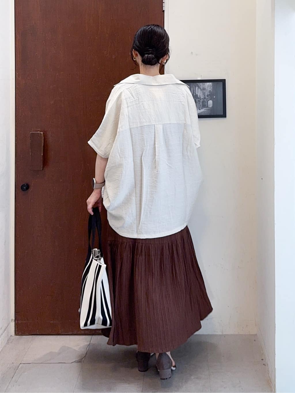𝐇𝐢𝐫𝐨𝐦𝐢さんの「SHOO･LA･RUE｜【洗える/S-LL/5分袖】1枚でも羽織としても。さらさらドレープシャツ」を使ったコーディネート