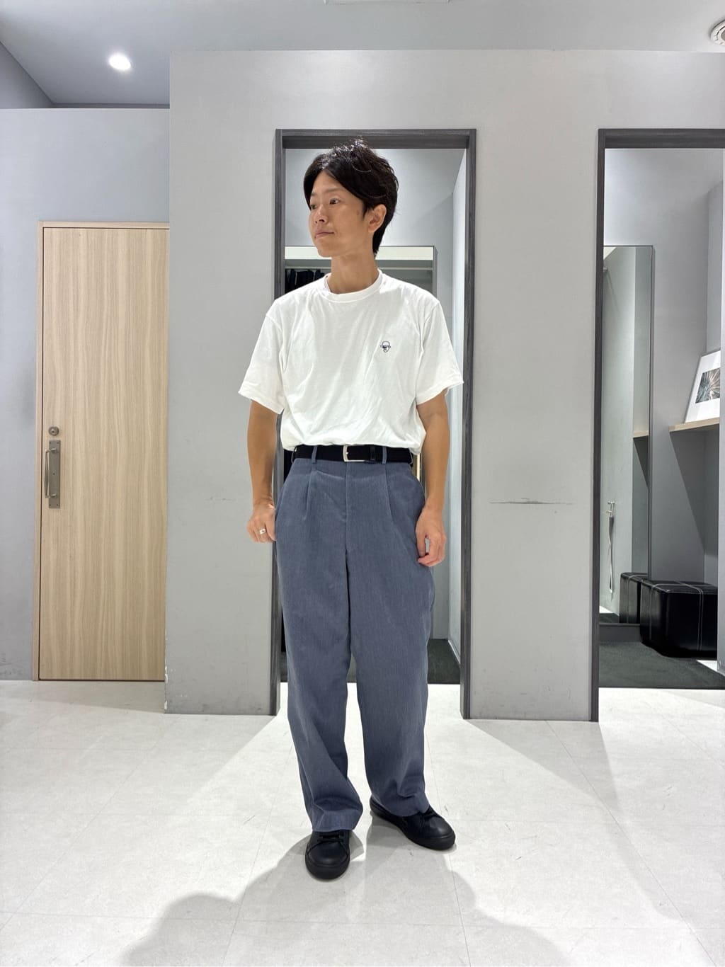 わいずみさんの「TAKEO KIKUCHI｜【抗菌防臭/シーズンレス】シアサッカーギンガムチェック ストレッチシャツ」を使ったコーディネート