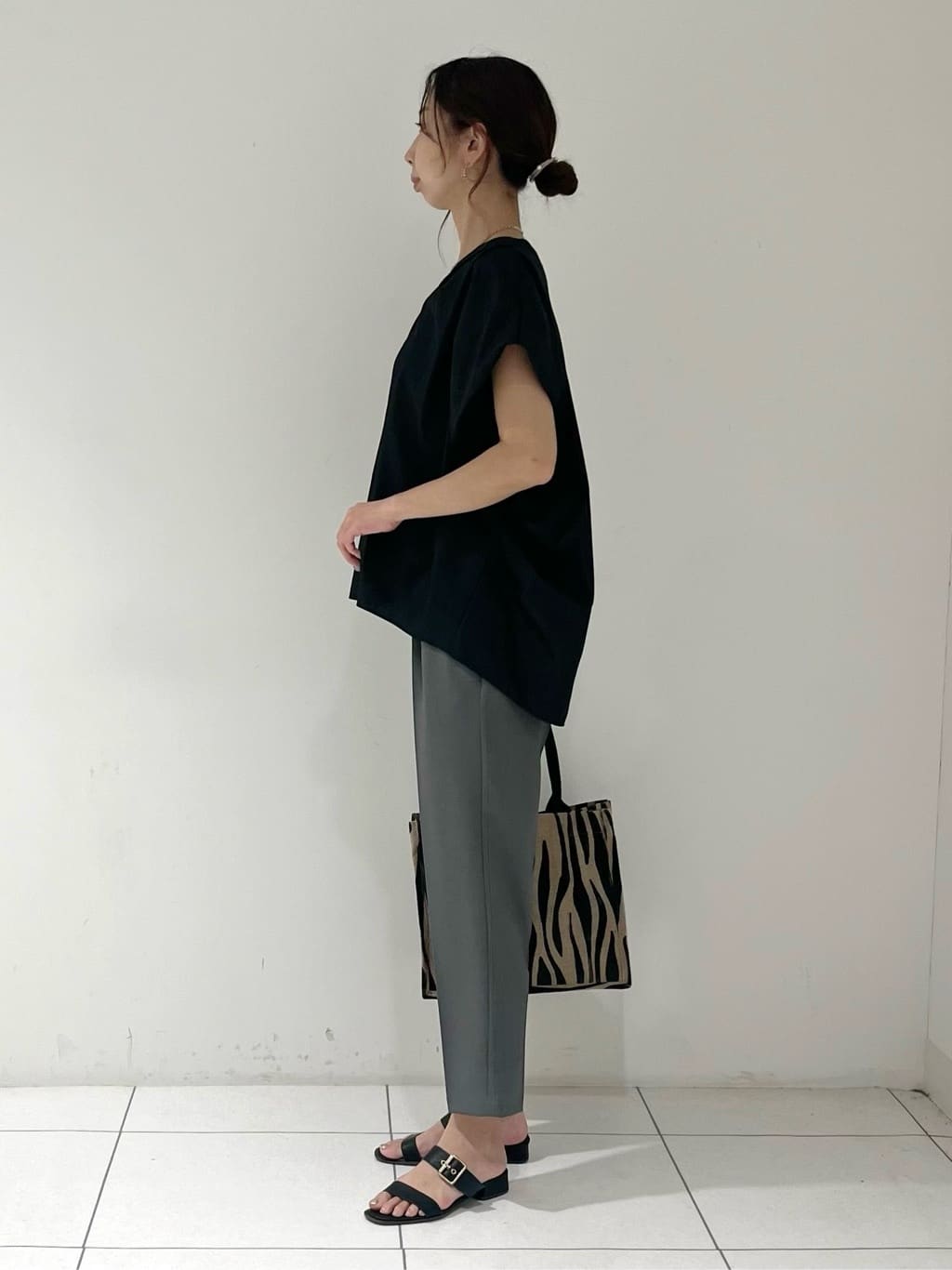 shioriさんの「INDIVI｜スリーブレスタックブラウス」を使ったコーディネート