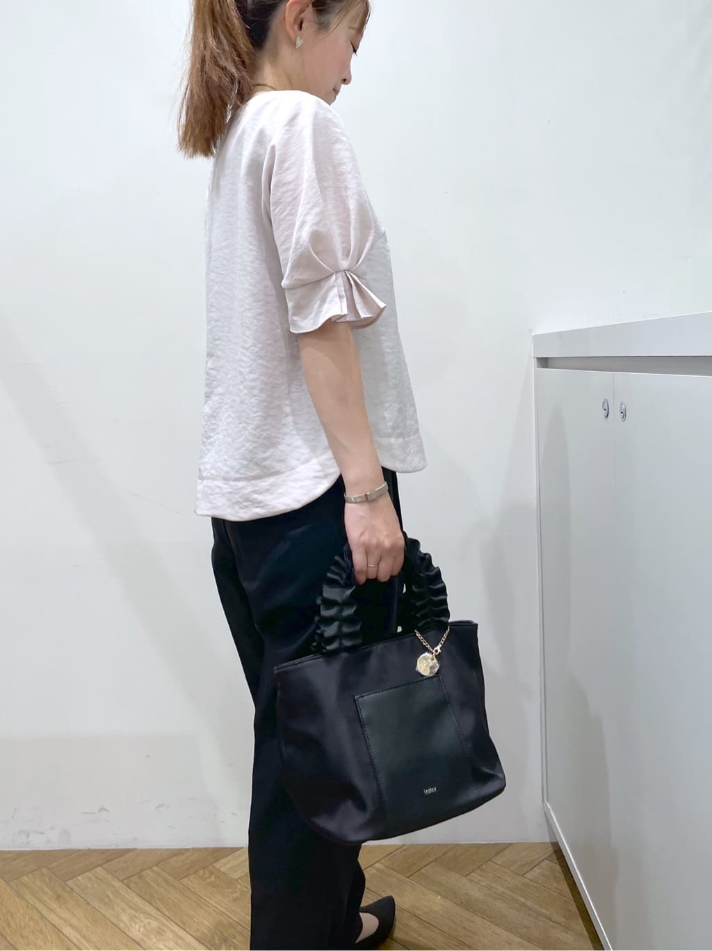 Junさんの「index｜《8色展開／XS-LLサイズ》タックパフスリーブブラウス【洗濯機洗い可／吸水速乾／防シワ／抗ピル】」を使ったコーディネート