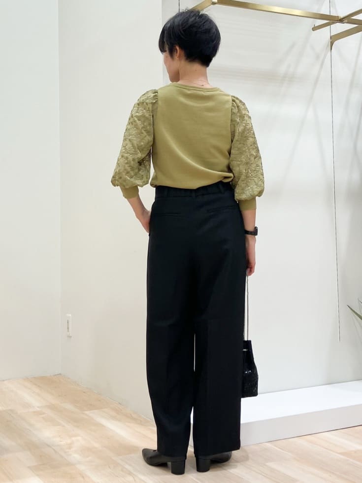 Keiさんの「grove｜【二の腕カバー】繊細さと上品さをまとう袖刺繍プルオーバーニット」を使ったコーディネート