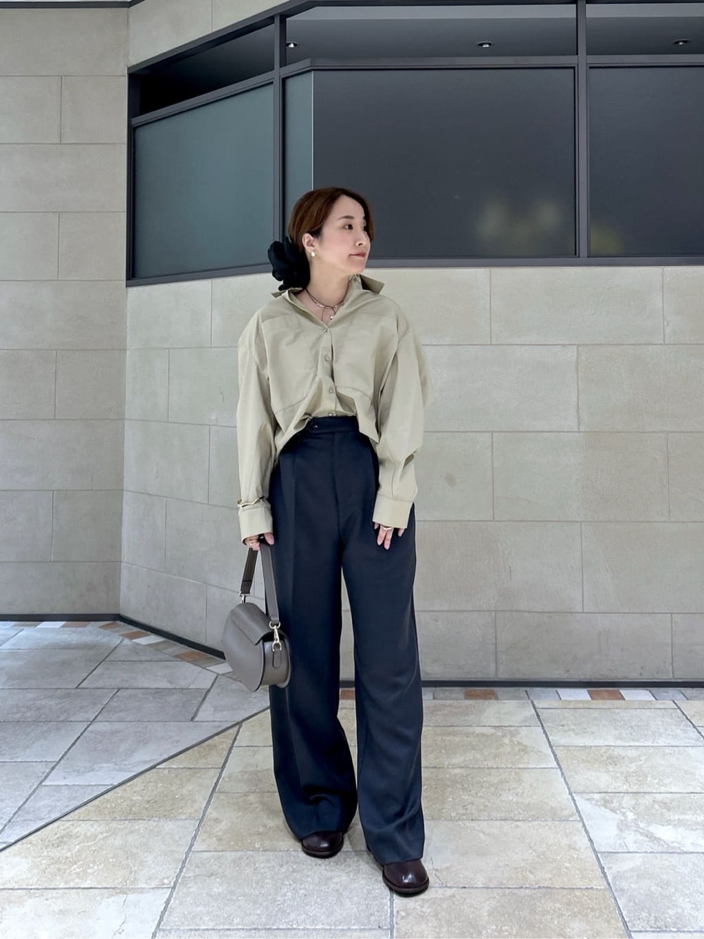 よねさんの「INDIVI｜【セットアップ対応】ウーステッドライクスラックス」を使ったコーディネート