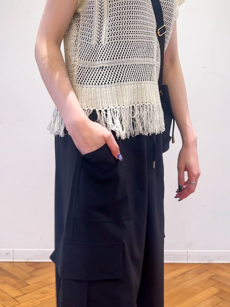 𝐜𝐡𝐢𝐤𝐚さんの「SHOO･LA･RUE｜【S-LL】裾フリンジマクラメVネックニット」を使ったコーディネート