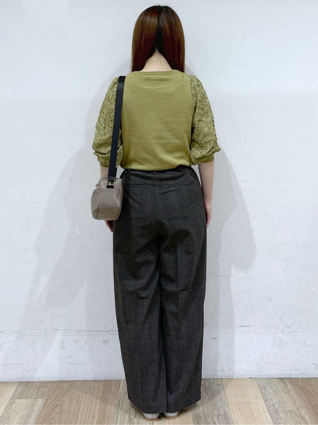 るーさんの「grove｜【二の腕カバー】繊細さと上品さをまとう袖刺繍プルオーバーニット」を使ったコーディネート