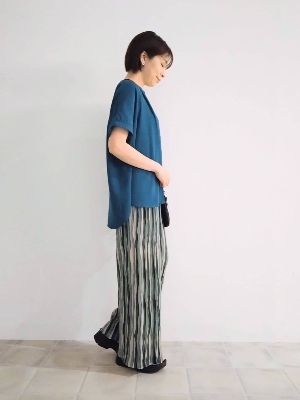 miomioさんの「SHOO･LA･RUE｜【洗える/プチプラ】大人の抜け感をプラスする バンドカラーシャツ」を使ったコーディネート