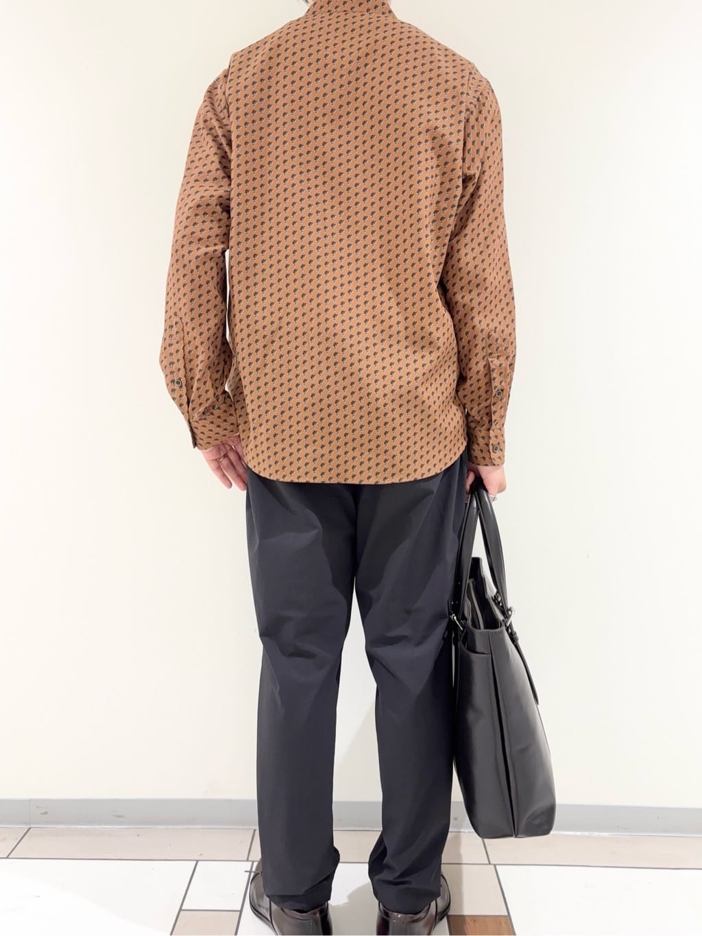 及川さんの「TAKEO KIKUCHI｜ボーラーハット柄 長袖シャツ」を使ったコーディネート