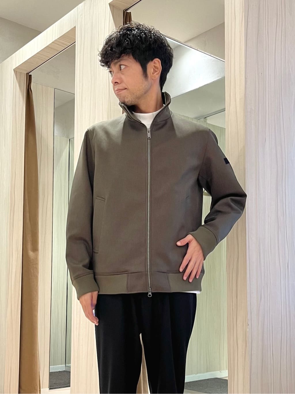 URAさんの「TAKEO KIKUCHI｜【JUST ONE LAYER】ダウンファブリック ジップアップ リブ ブルゾン」を使ったコーディネート