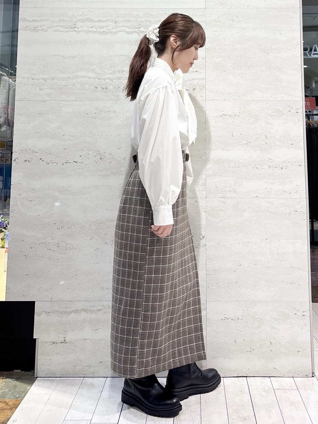 かほさんの「OPAQUE.CLIP｜チェックツイード ラップ風ナロースカート【洗濯機OK】」を使ったコーディネート