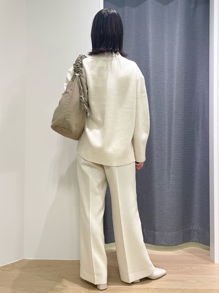 Mikoさんの「INDIVI｜【冬ニット人気NO．1！／カシミヤ混】ミドルゲージハイネックニット」を使ったコーディネート