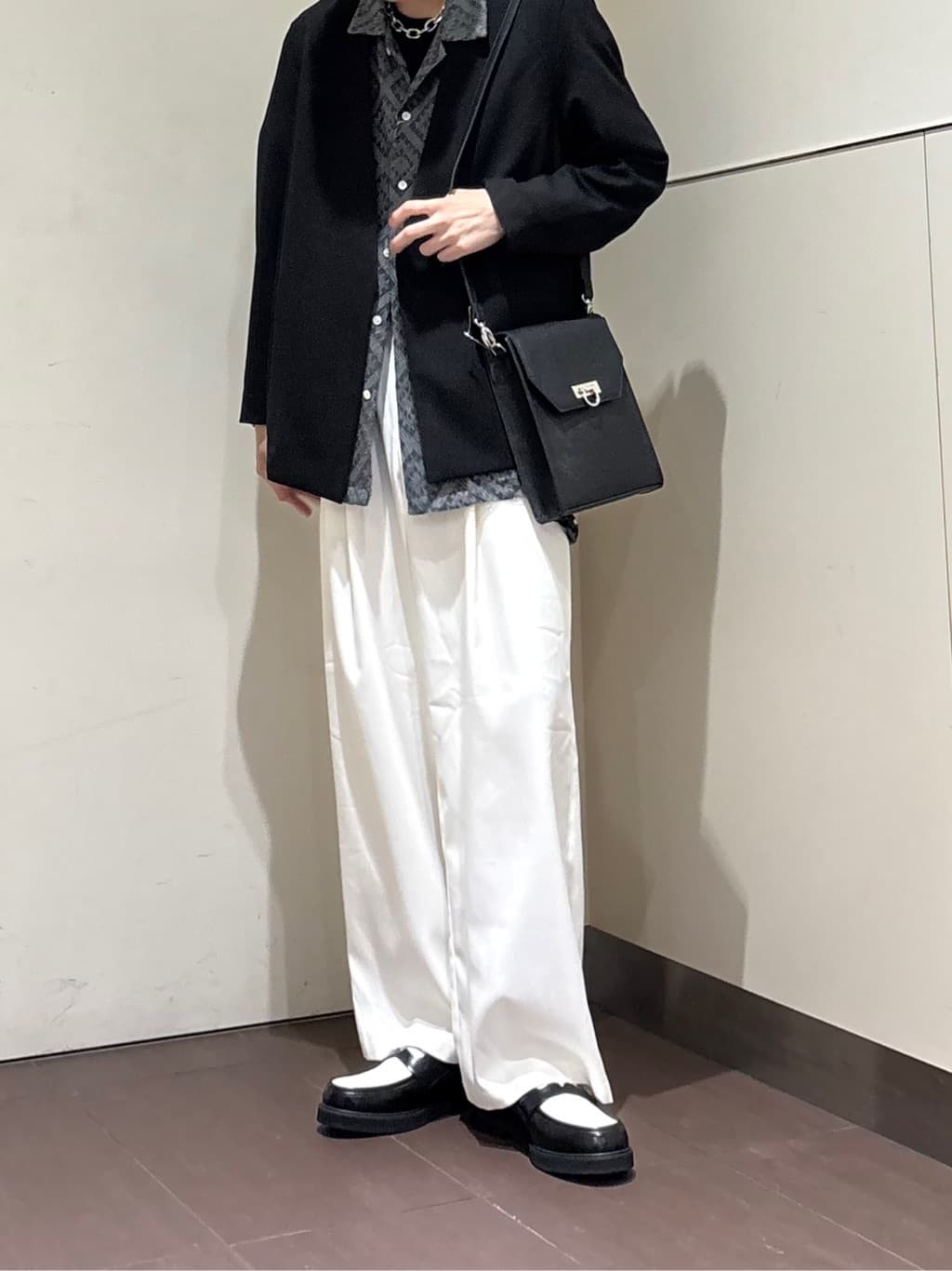 Nさんの「tk.TAKEO KIKUCHI｜スクエアボックスショルダーバッグ（ユニセックスアイテム）」を使ったコーディネート