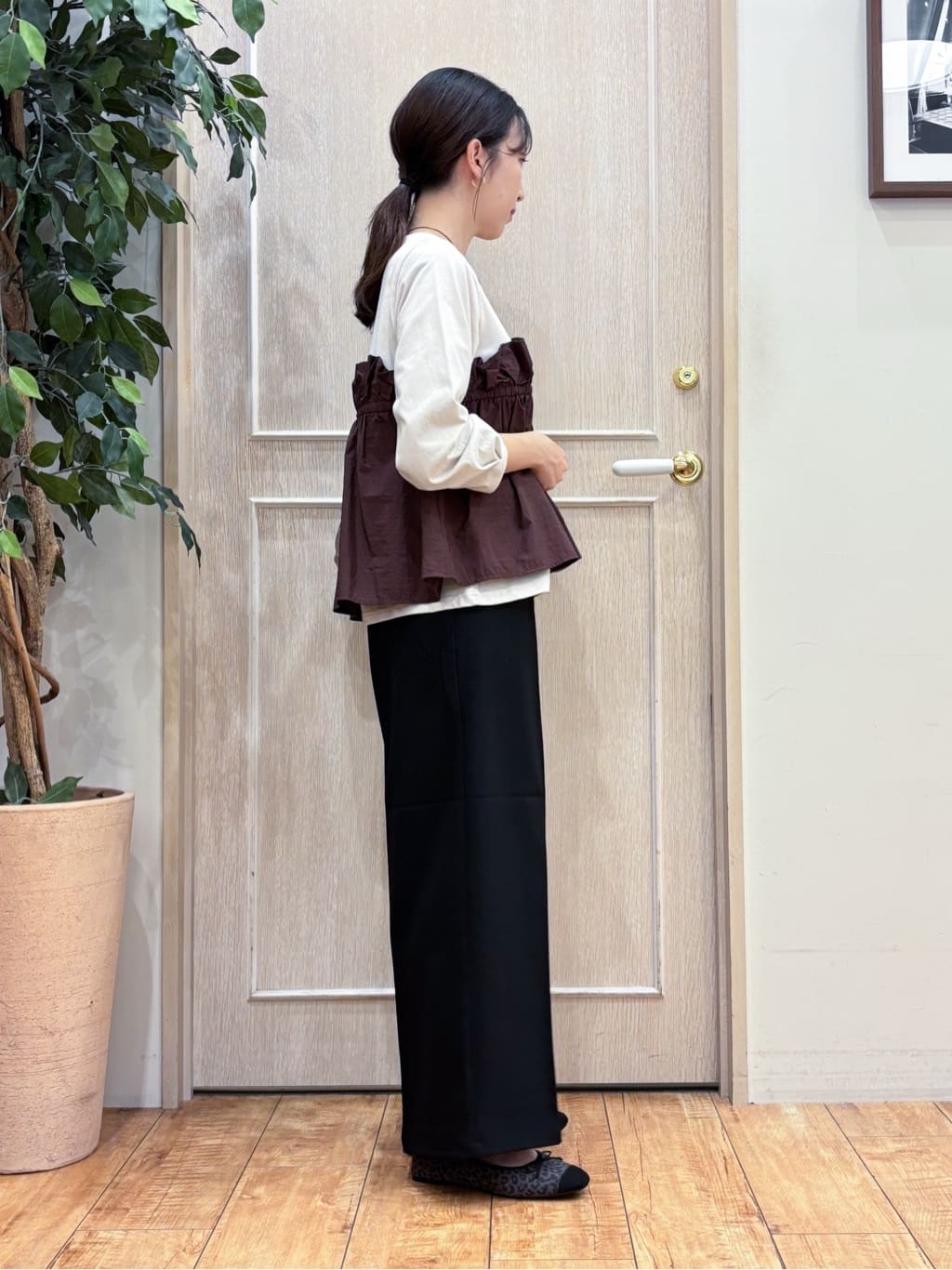 なみさんの「SHOO･LA･RUE｜【洗濯機可/S-LL】1枚で華やか フリルドッキングトップス」を使ったコーディネート