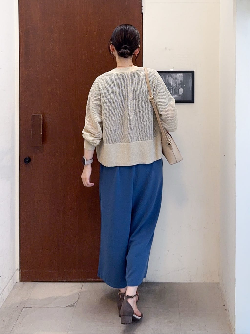 𝐇𝐢𝐫𝐨𝐦𝐢さんの「SHOO･LA･RUE｜キラッと光るラメとスパンコールが印象的 メッシュカーディガン」を使ったコーディネート