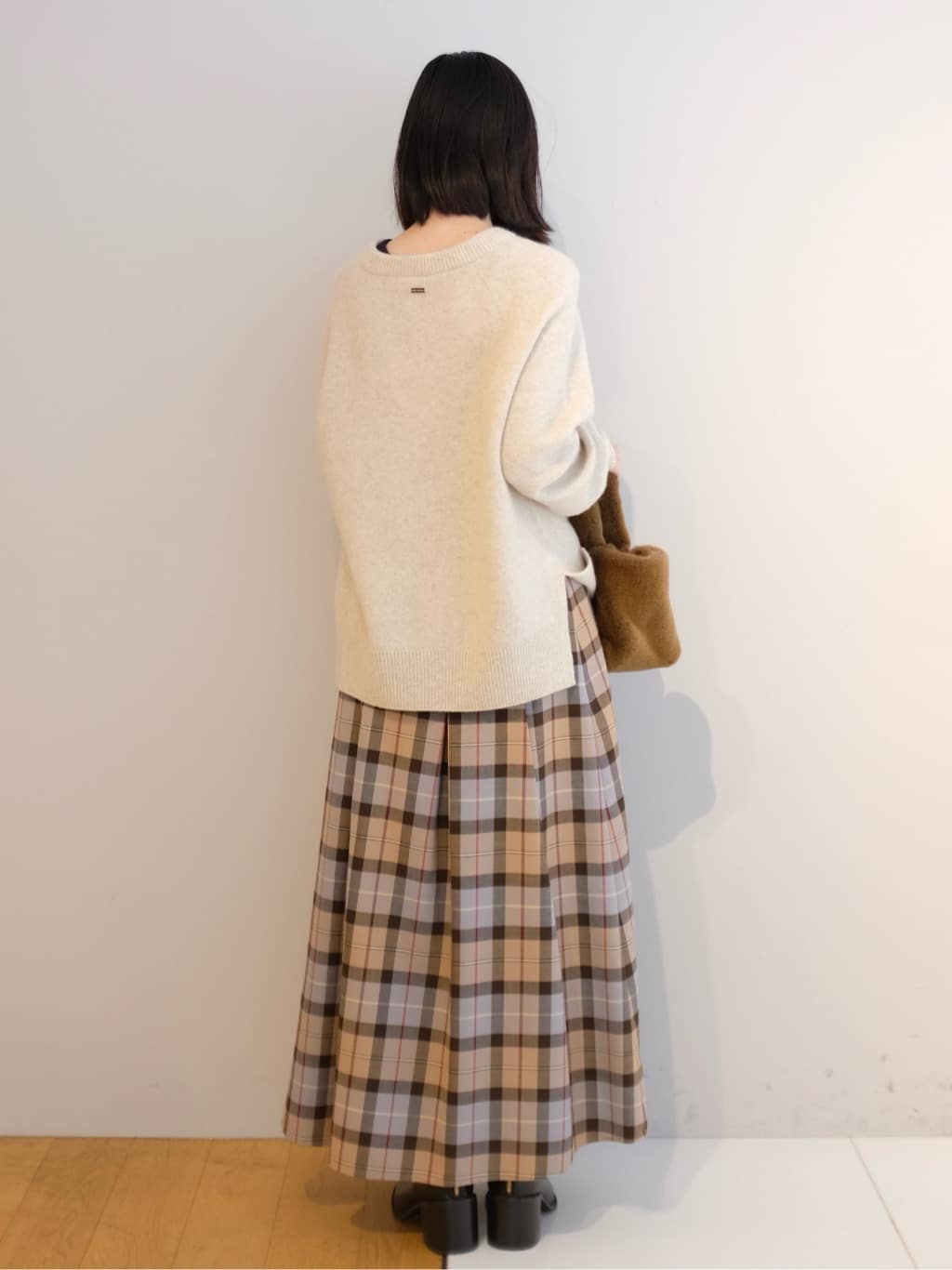 Kishimotoさんの「DRESSTERIOR｜◆チェックタックソフトプリーツスカート」を使ったコーディネート