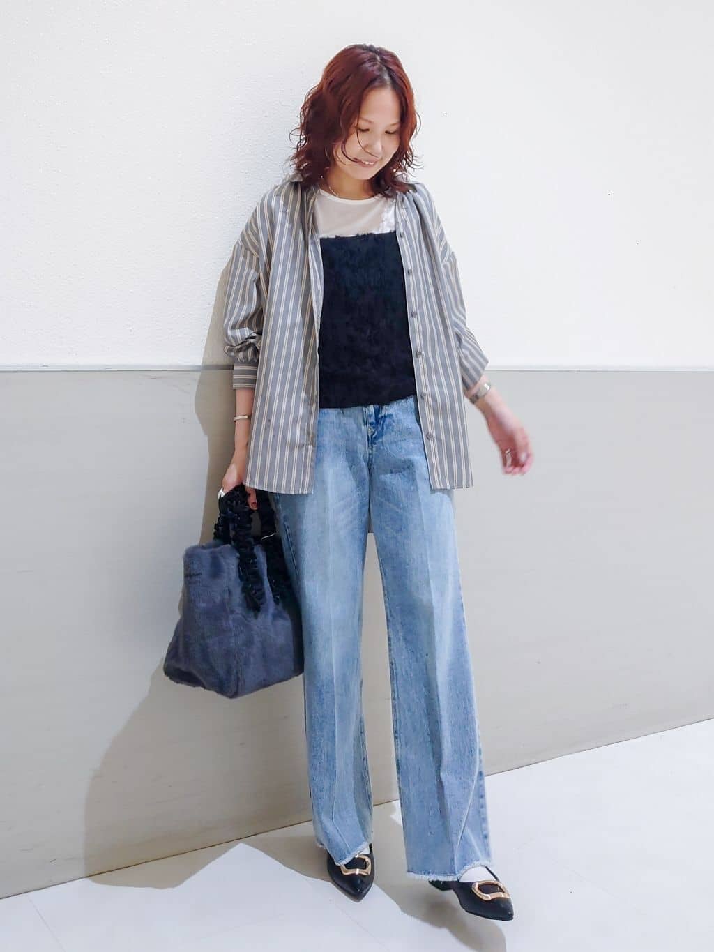 maruさんの「THE SHOP TK｜【後ろ姿もサマになる】ストライプ バックシャーリングシャツ/体型カバー/洗える」を使ったコーディネート