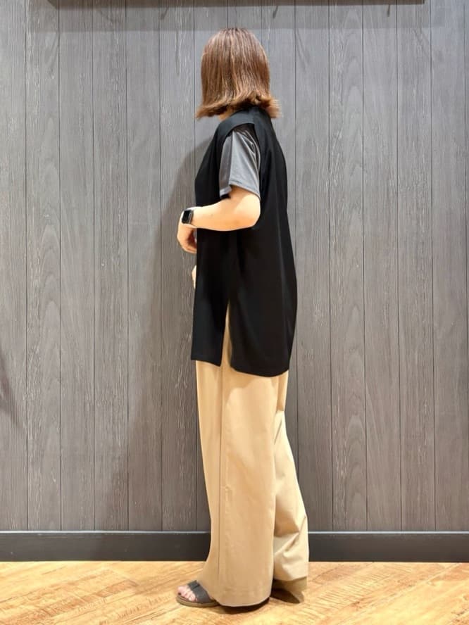 meiさんの「SHOO･LA･RUE｜【2点セット】着回しいろいろ ジレ＋ロゴTシャツ」を使ったコーディネート