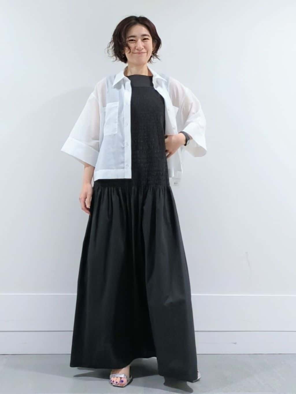 ミズタさんの「UNTITLED｜【前開き/洗える】ショート丈シアーシャツ」を使ったコーディネート