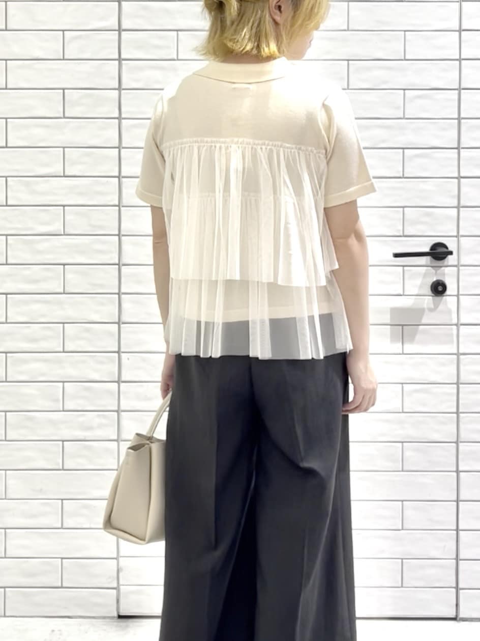 しおりさんの「OPAQUE.CLIP｜ウエストサテン使いイージーワイドパンツ【洗濯機洗い可】」を使ったコーディネート