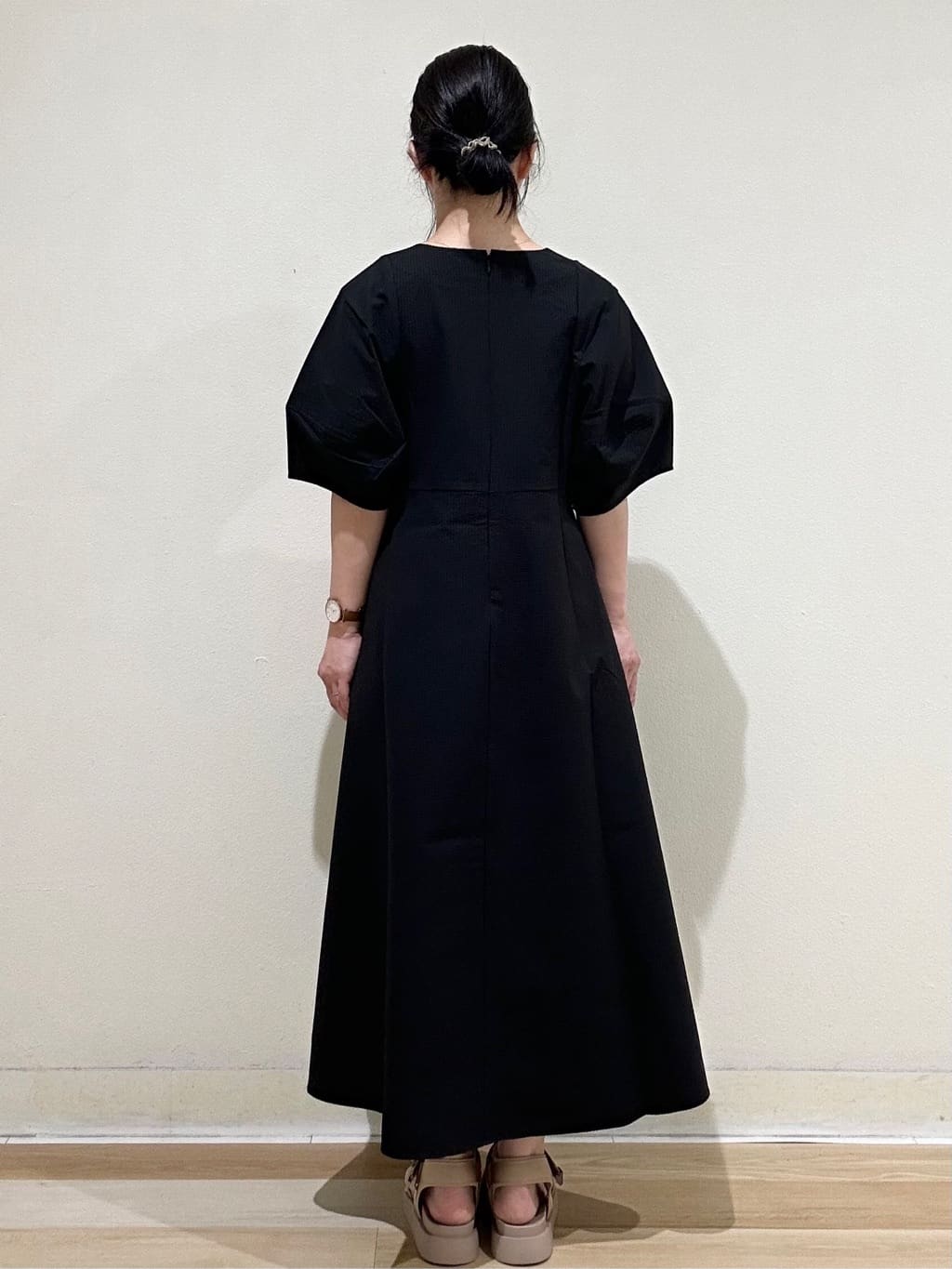 T.eさんの「OPAQUE.CLIP｜◆サッカーストライプワンピース【吸水速乾／イージーアイロン／洗濯機洗い可】」を使ったコーディネート