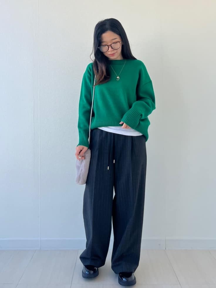 Mori Moriさんの「index｜ピンストライプイージーワイドパンツ【吸湿発熱／ストレッチ／洗濯機OK】」を使ったコーディネート