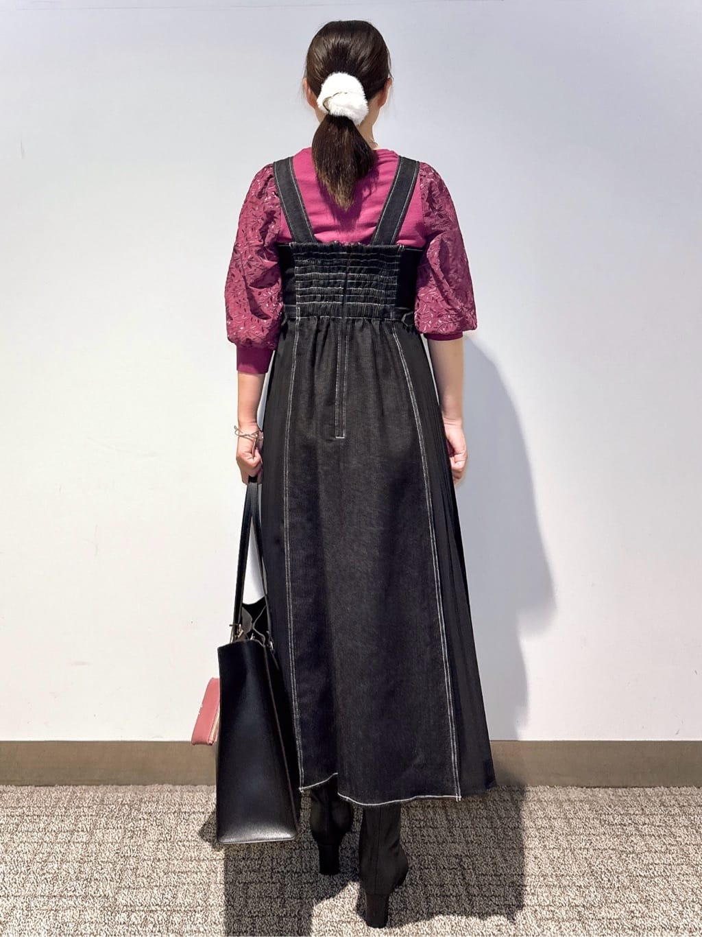 みーさんの「grove｜【二の腕カバー】繊細さと上品さをまとう袖刺繍プルオーバーニット」を使ったコーディネート