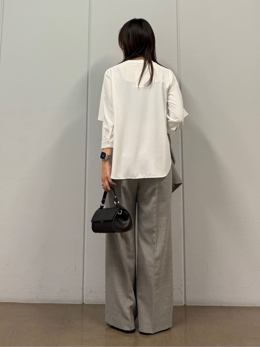 mizukiさんの「INDIVI｜【羽織りとしても活躍！】ケープカラーブラウス」を使ったコーディネート