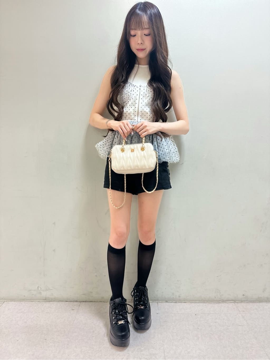 ayakaさんの「ESPERANZA｜＼脱ぎ履きしやすい／ファスナー付厚底スニーカー」を使ったコーディネート