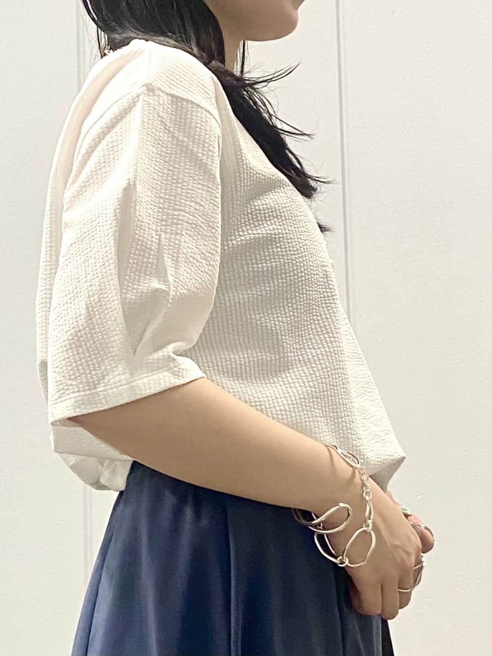 misakiさんの「INDIVI｜【洗える／シアーストライプ柄】着流しジャージカーディガン」を使ったコーディネート