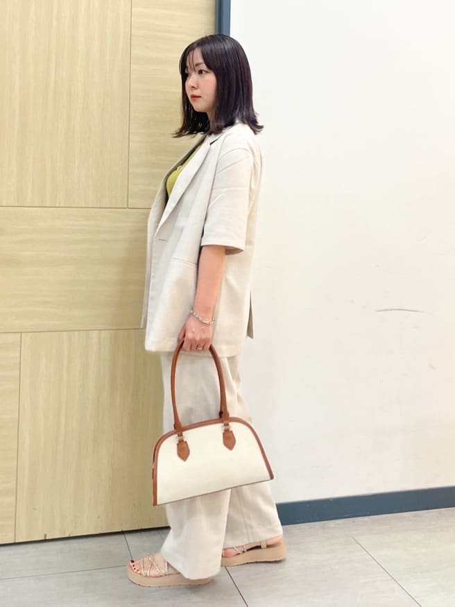 YOさんの「grove｜軽やかに羽織れて、きちんと見え ハーフスリーブテーラードジャケット」を使ったコーディネート
