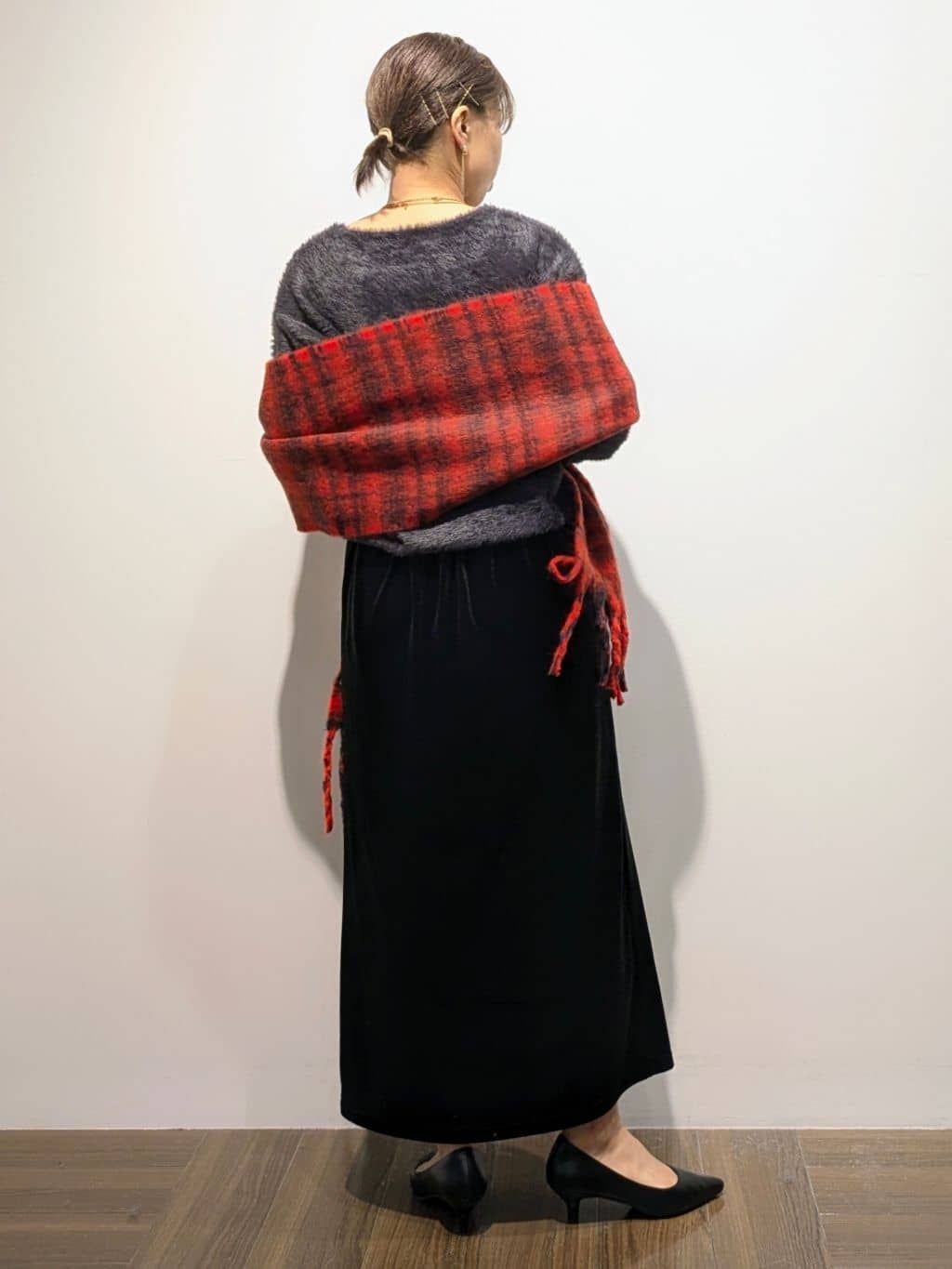 4410さんの「THE SHOP TK｜【華やかで柔らか】ふわふわフェザーニット/洗える・前後2WAY」を使ったコーディネート
