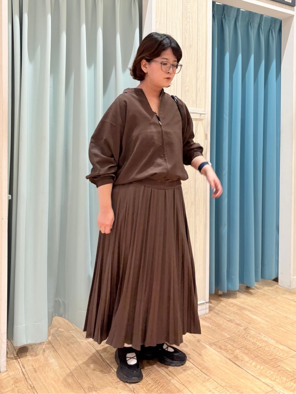 砂糖さんの「SHOO･LA･RUE｜【洗濯機可/S-LL】さっと羽織れる 軽量リブブルゾン」を使ったコーディネート