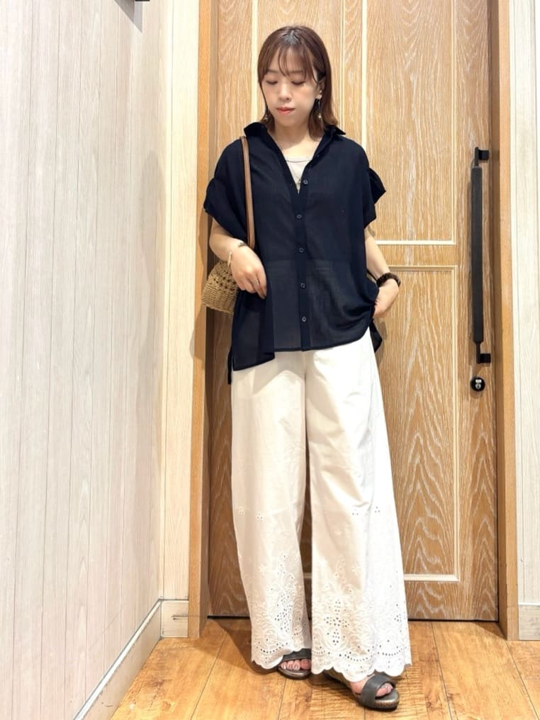 meiさんの「SHOO･LA･RUE｜【S-LL】さらシャリコットン 上品なシアー感のデザインシャツ」を使ったコーディネート