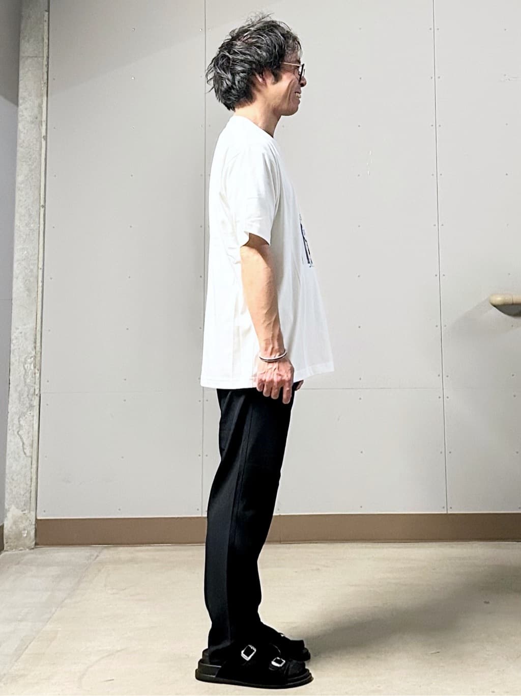 KENJI Iさんの「THE SHOP TK｜リサイクルアート半袖Tシャツ【接触冷感/洗濯機OK】」を使ったコーディネート