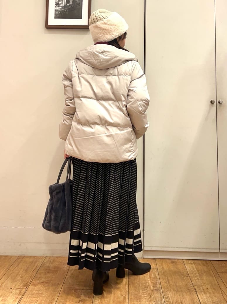 AIRIさんの「SHOO･LA･RUE｜【撥水/洗える】ショートフーディーダウン」を使ったコーディネート