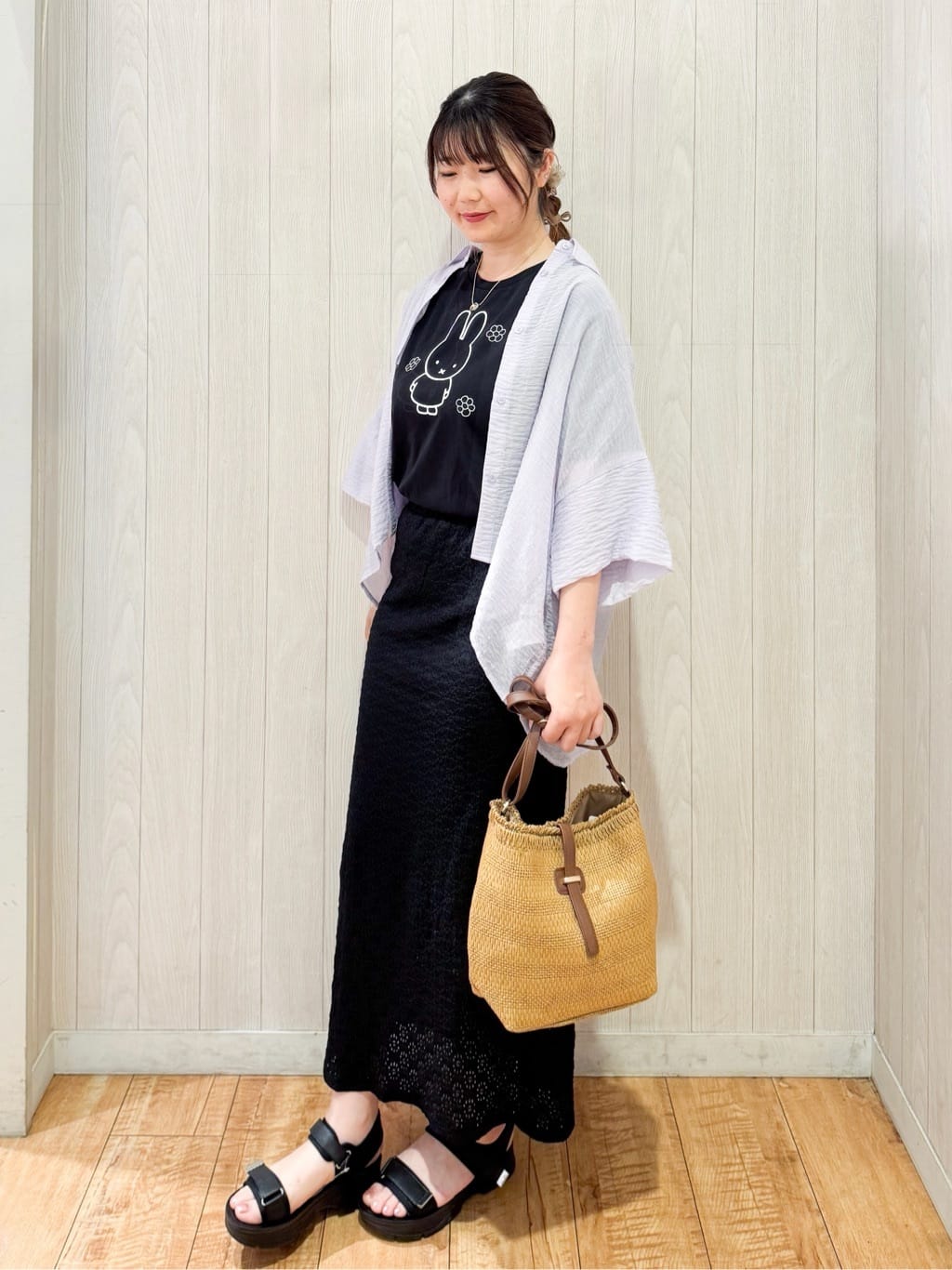 愛さんの「SHOO･LA･RUE｜ゆるっと感がこなれ見え ワッシャーシアー半袖シャツ」を使ったコーディネート