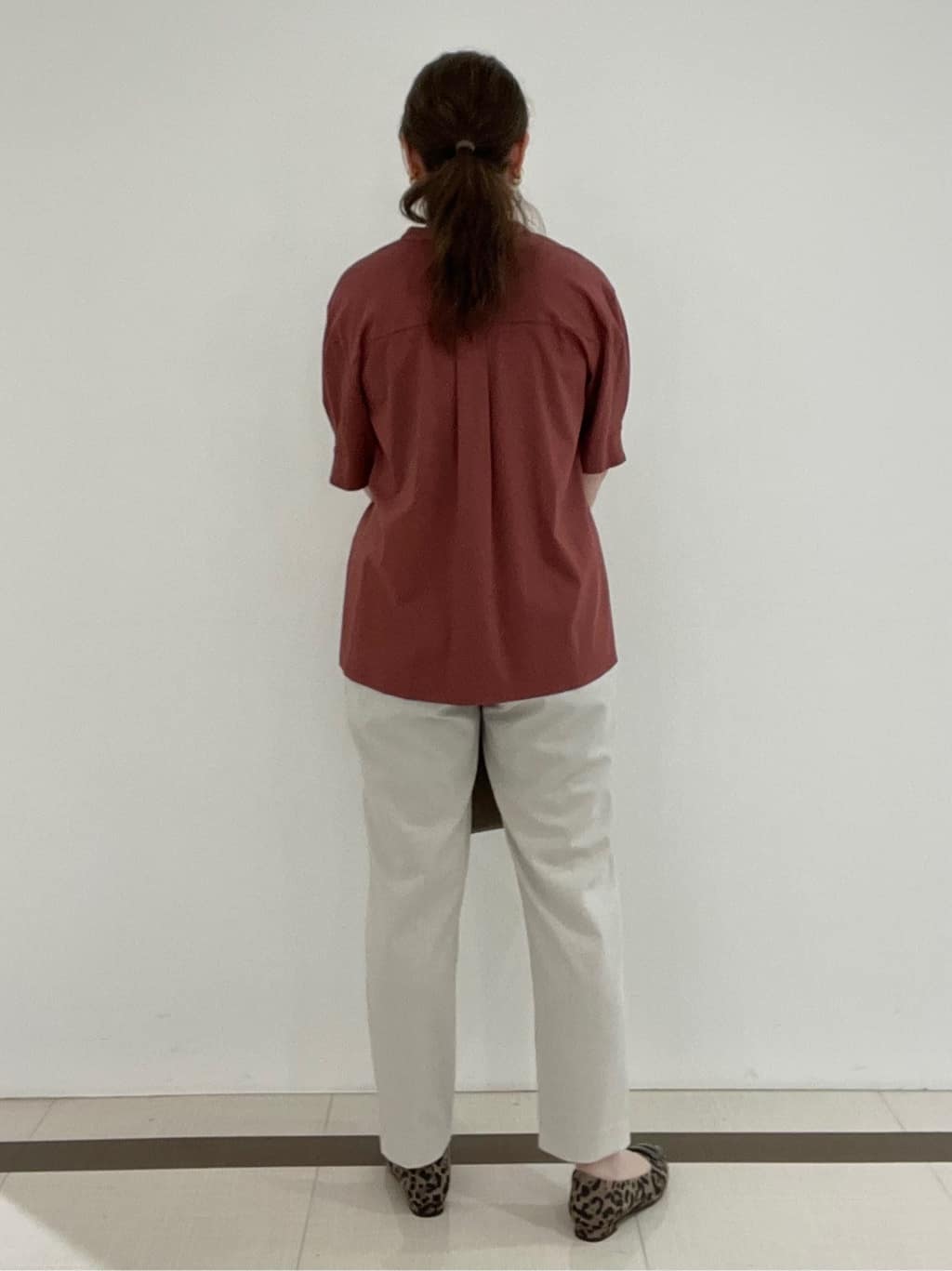 Hiroさんの「Reflect｜【すっきり見え！長め丈／マシンウォッシュ可】スキッパーネックジャージトップス」を使ったコーディネート
