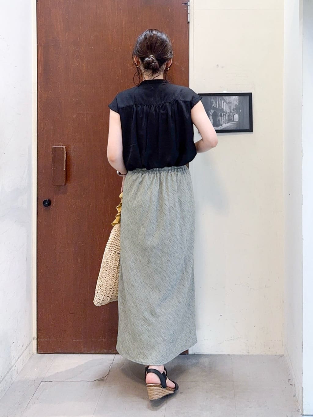 𝐇𝐢𝐫𝐨𝐦𝐢さんの「SHOO･LA･RUE｜【S-LL/洗濯後しわになりにくい】上品にきれい見え スラブギャザーブラウス」を使ったコーディネート