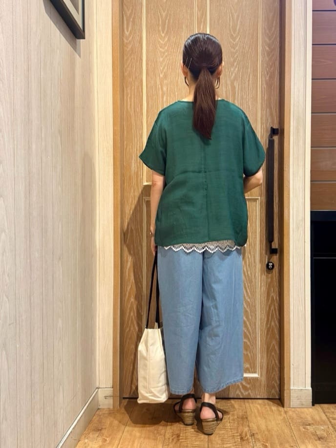 KAORIさんの「SHOO･LA･RUE｜【S-LL】着るだけで簡単にコーデが決まる レースレイヤード風ドルマントップス」を使ったコーディネート