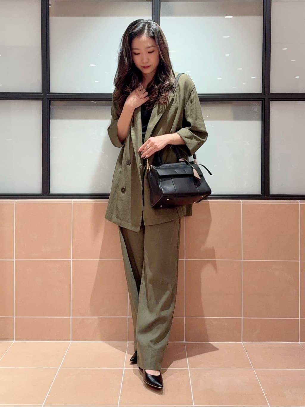 kaoriさんの「ESPERANZA｜【12時間パンプス】約7.5㎝　歩きやすくて疲れにくい」を使ったコーディネート