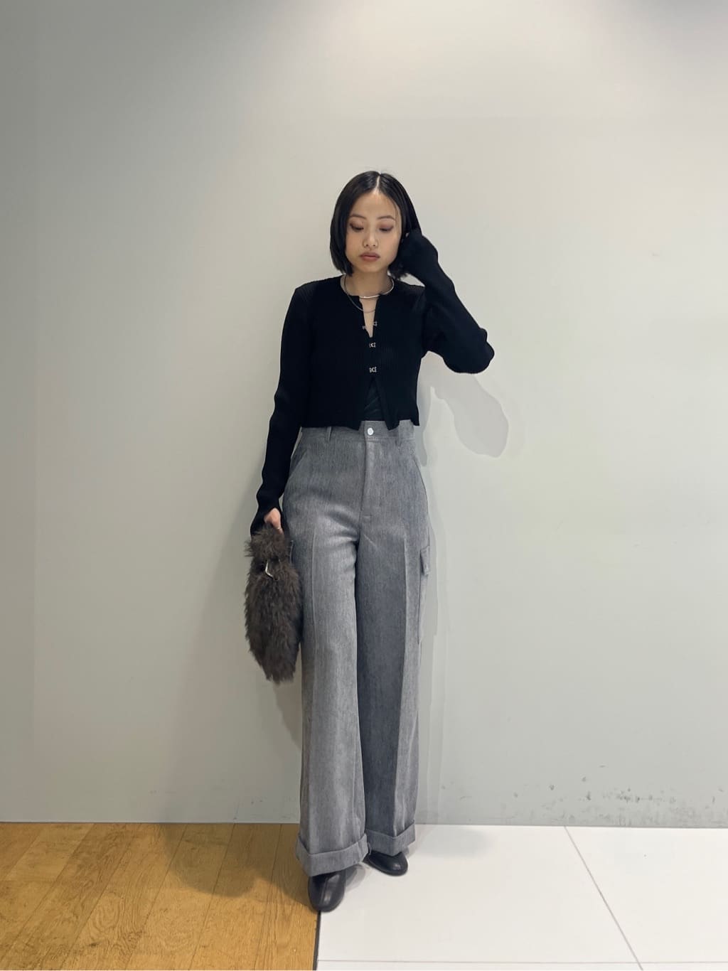 Harukaさんの「INDIVI｜【LE VERNIS】ポワールフラッフィーファーバッグ」を使ったコーディネート