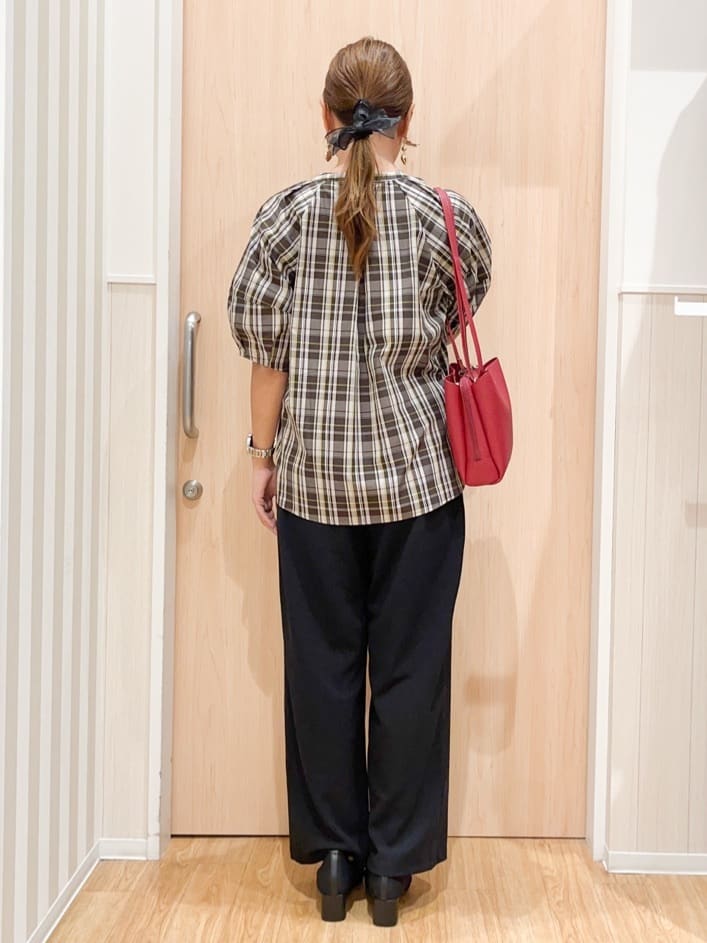natsumiさんの「SHOO･LA･RUE｜【S-LL/洗濯後しわになりにくい】ランタンスリーブで女性らしく 5分袖スキッパーブラウス」を使ったコーディネート